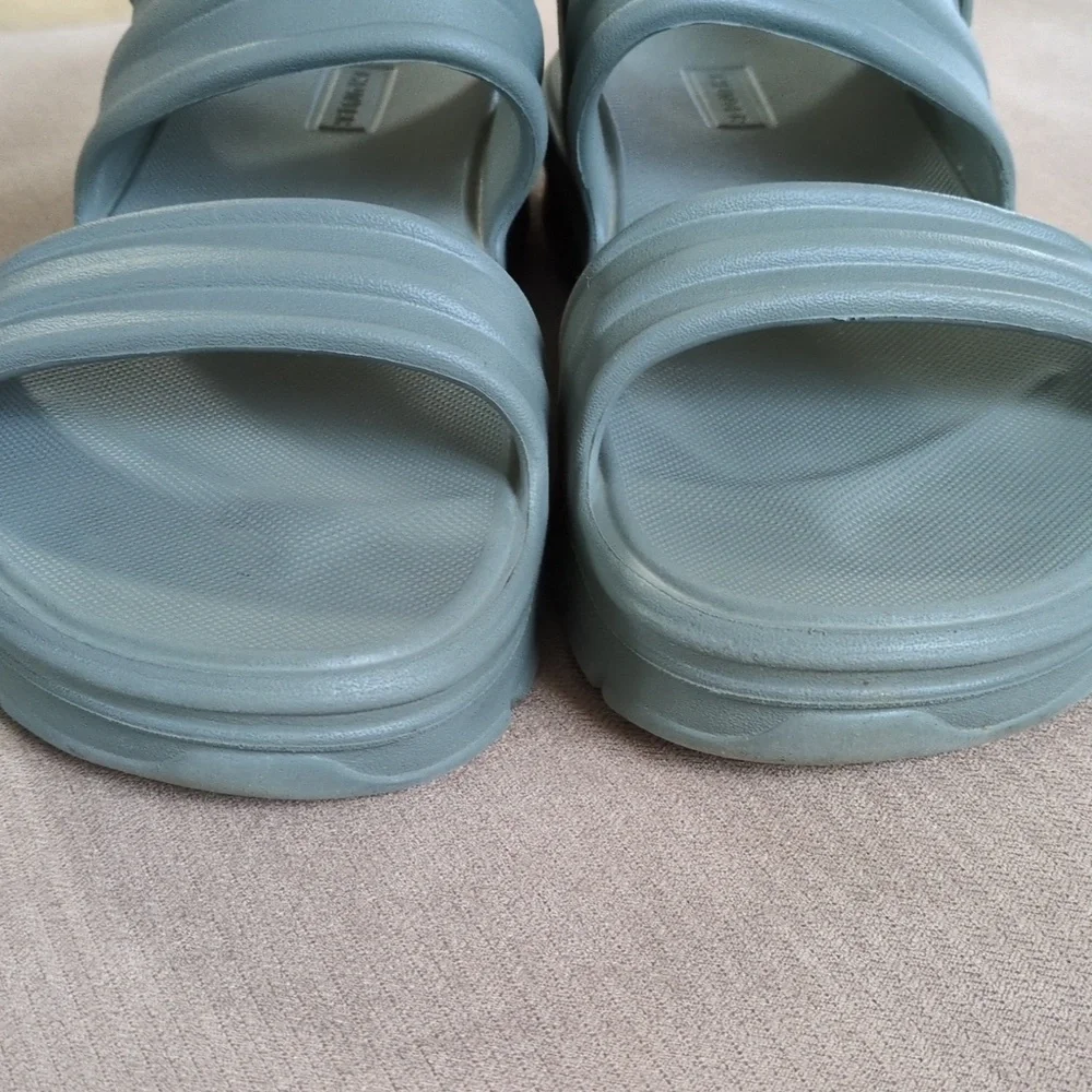 Hunter Bloom Algae Foam Sandals In Sweet Gale Green Size 8